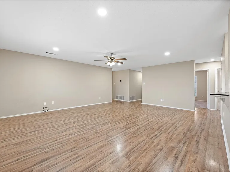 210 Mesquite Cir — Photo 9