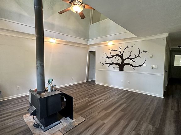 3rd image of 33 Ashley Dr