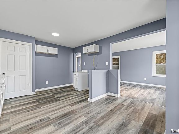 4th image of 19351 Dwyer St