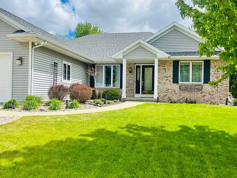 1018 Ganser Dr — Photo 2
