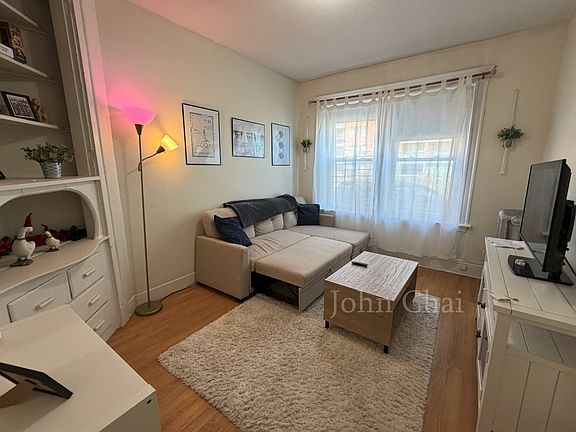 2nd image of 11 Mount Hood Rd APT 4
