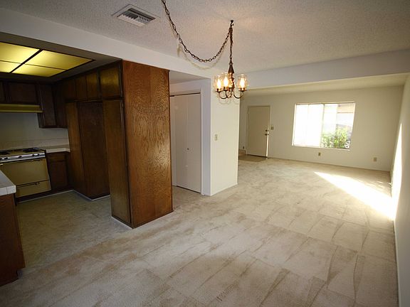 Kitchen Livingroom Dining room