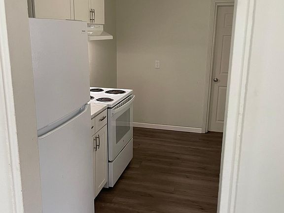 2nd image of 1429 E 66th Ter