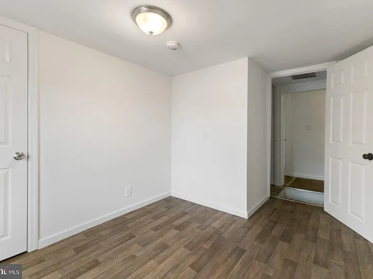 211 Broad St — Photo 15