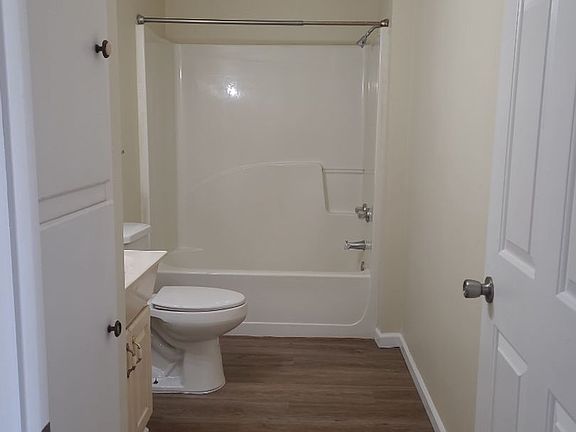 3rd image of 975 E Margaret St