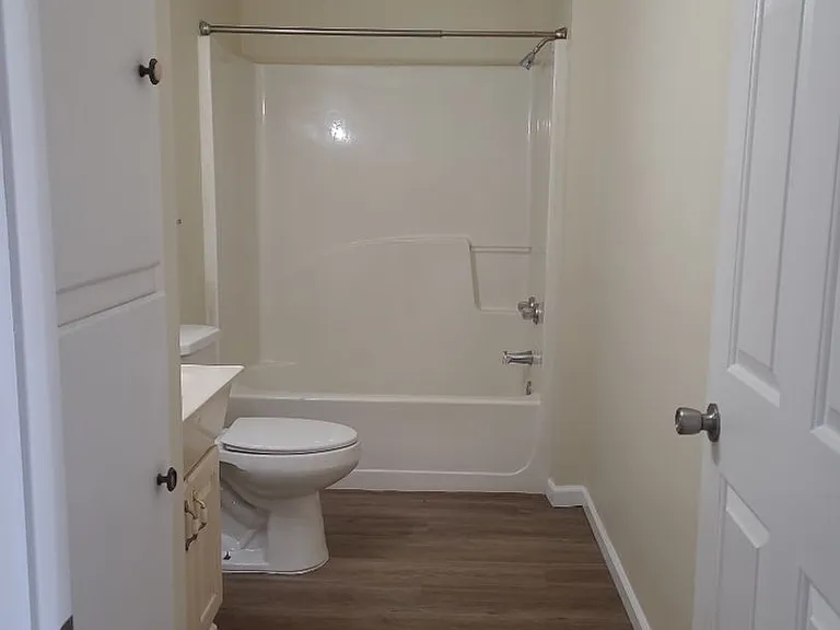 975 E Margaret St — Photo 3
