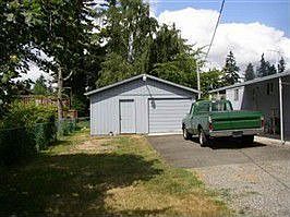 3rd image of 12522 111th Ave E