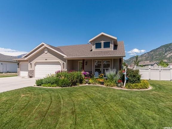 2nd image of 226 E Brookmeadow Dr