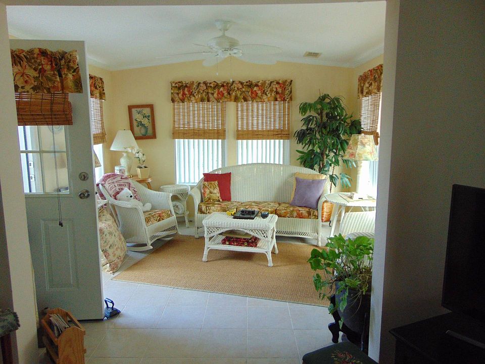1st image of 55 Hyacinth St