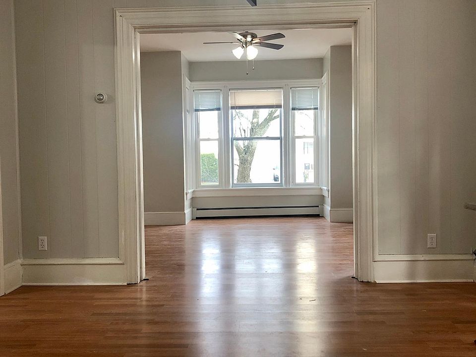 1st image of 40 Vine St #1