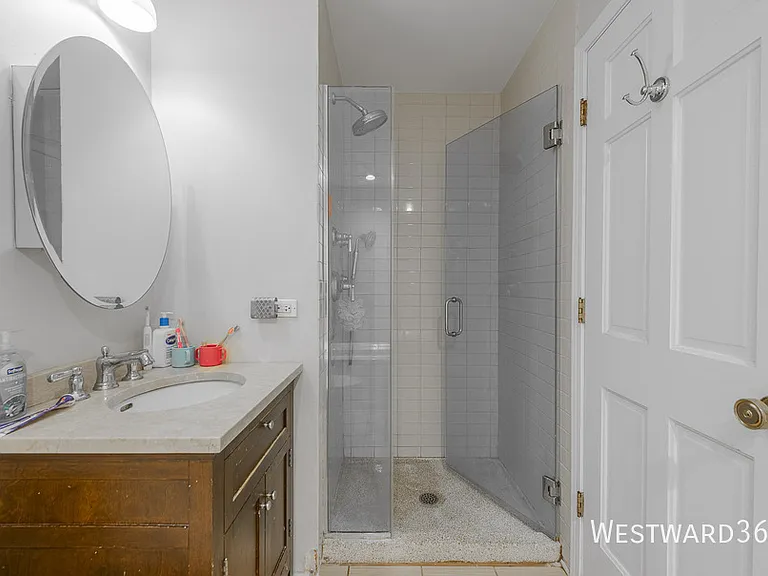 2336 N Lakewood Ave — Photo 15