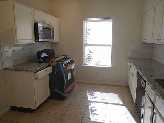 4th image of 15715 Misty Chase Ln