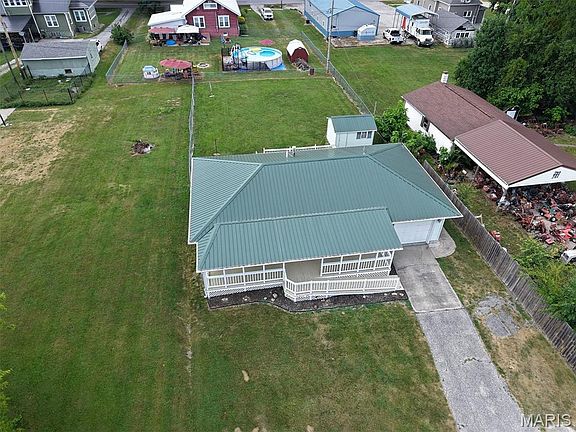 2nd image of 657 W Main St
