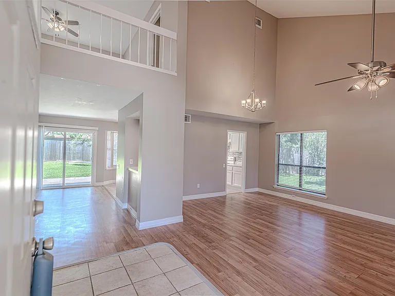 18506 Creekfield Ct — Photo 9