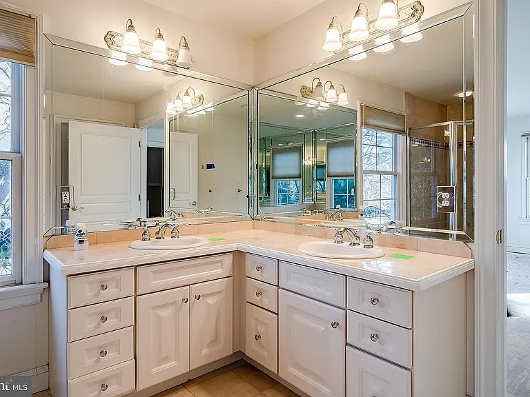 2075 Matsons Cir — Photo 13