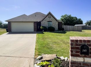 409 Ridgeway Blvd, Weatherford, TX 76086