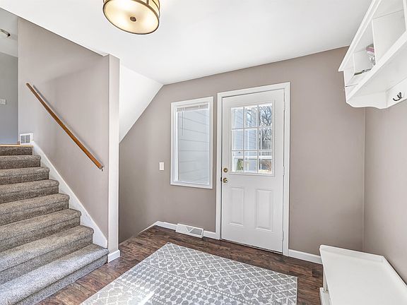 2nd image of 808 Ridgeway Blvd