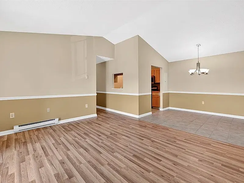 2 bed, 2.0 bath, 915 sqft, $1,670 — Photo 4