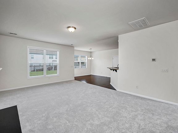 4th image of 933 Centennial Dr