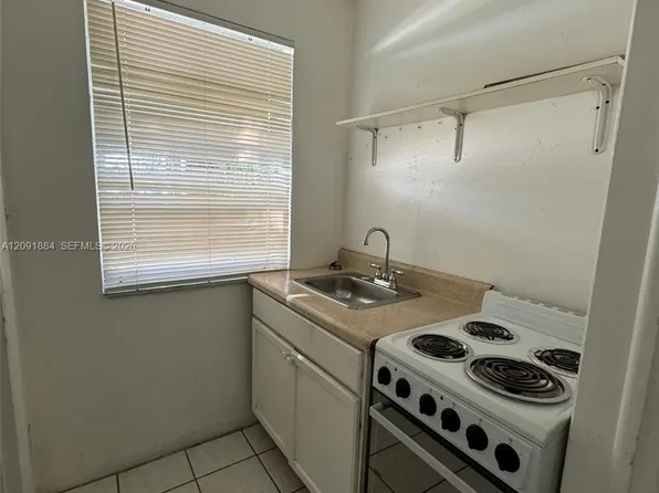 (undisclosed Address), Hollywood, FL 33023
