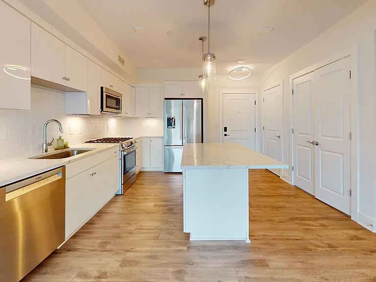 701 N Henry St #218 — Photo 7