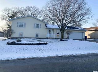 13528 137th St W, Taylor Ridge, IL 61284