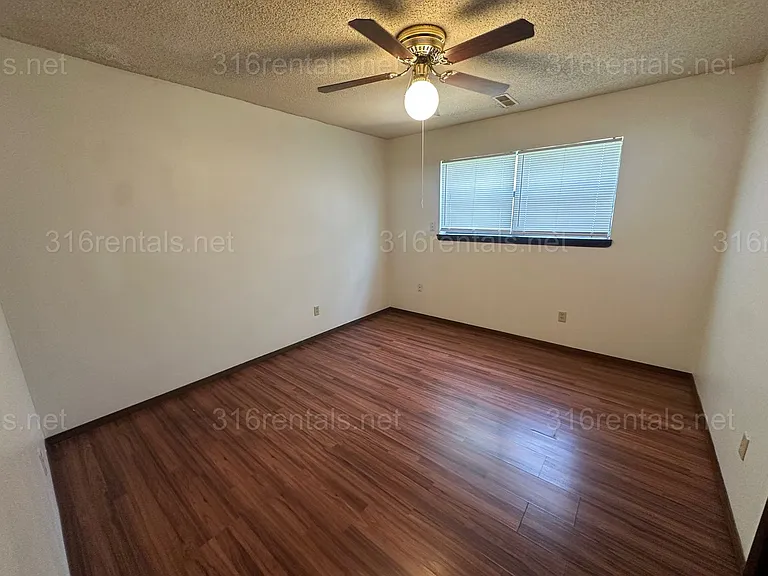 333 E Marion Ct — Photo 9
