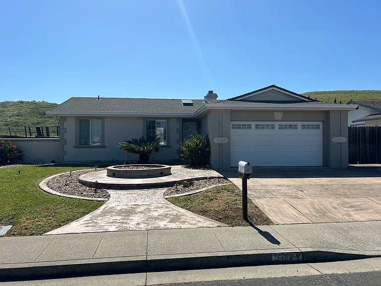 5047 Oakbrook Cir — Photo 1