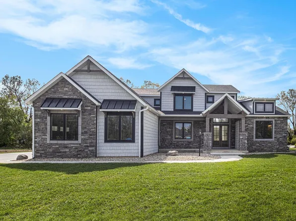 51771 Salem Meadows Dr, Granger, IN 46561