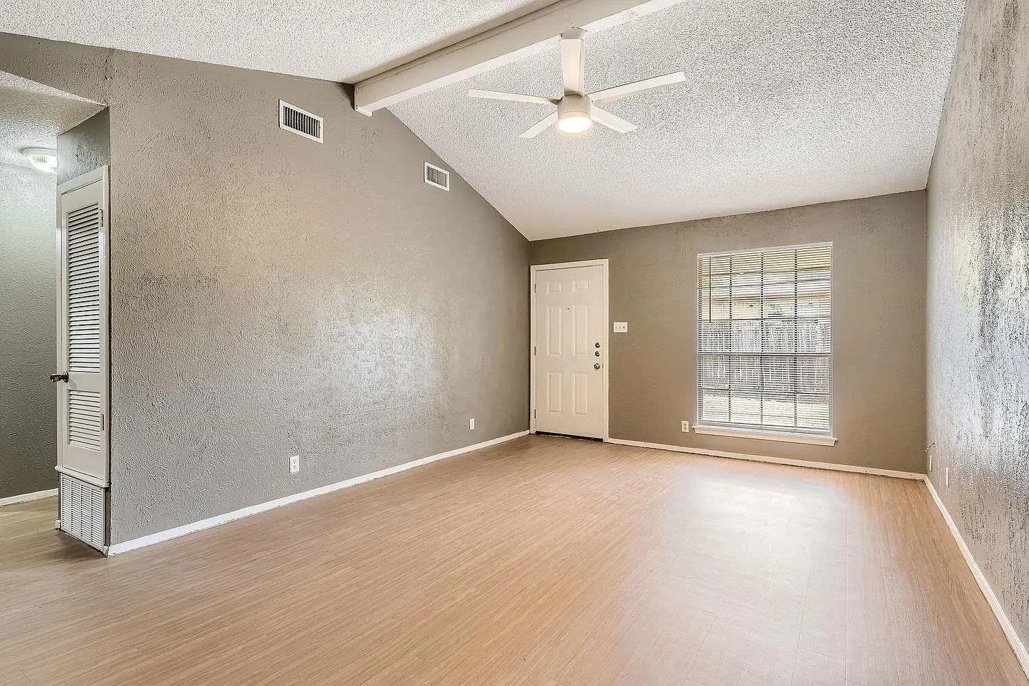 2 bed, 1.0 bath, 1782 sqft, $1,295 — Photo 2