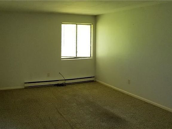 5th image of 337 Village Blvd N