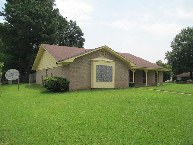2nd image of 384 Overlook Cir