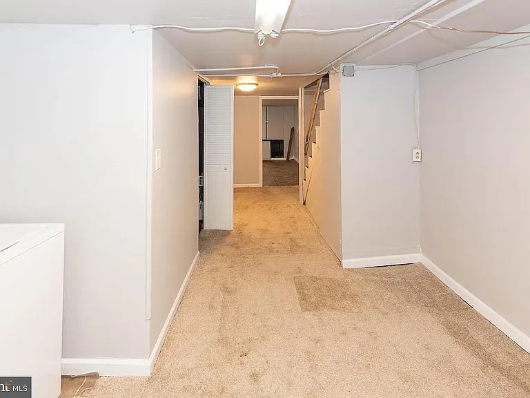527 S Lehigh St — Photo 32