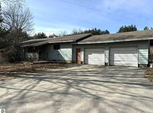 6215 Walker Rd NW, Rapid City, MI 49676