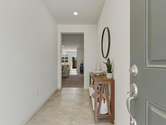 3rd image of 914 Fulton Way
