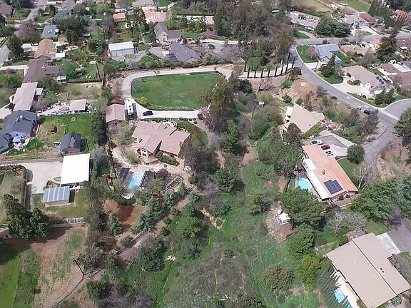4th image of 36261 Highland Ave
