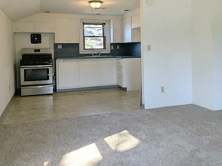 44 Bank St #1/2 — Photo 2