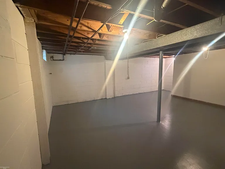 20644 Hollywood St — Photo 20