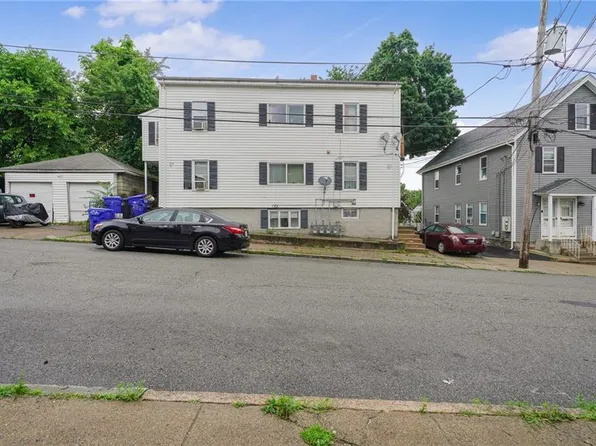 39 Highland St, Pawtucket, RI 02860
