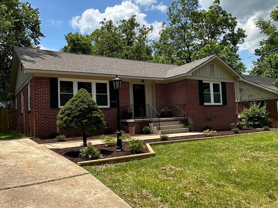1st image of 556 Westmoreland Pl