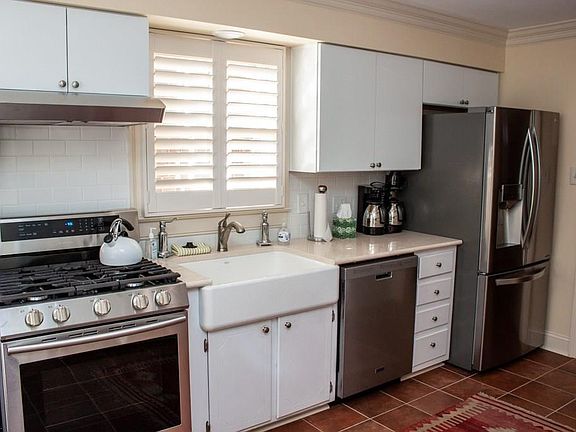 3rd image of 410 Crawford St
