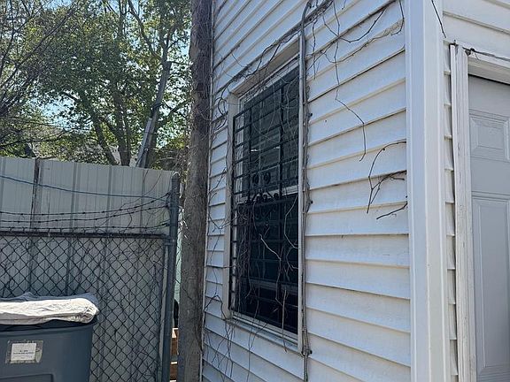 4th image of 2601 Potter St