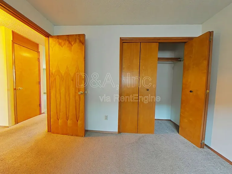 555 NW Kings Blvd #3 — Photo 6