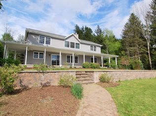 208 Lake Blvd, Clifford Township, PA 18470