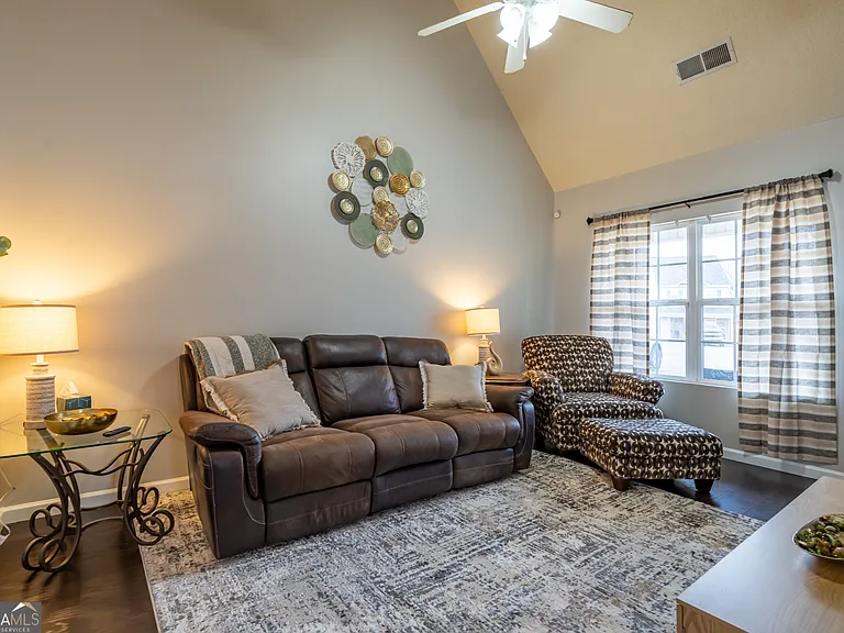 106 Middlebrook Dr — Photo 5