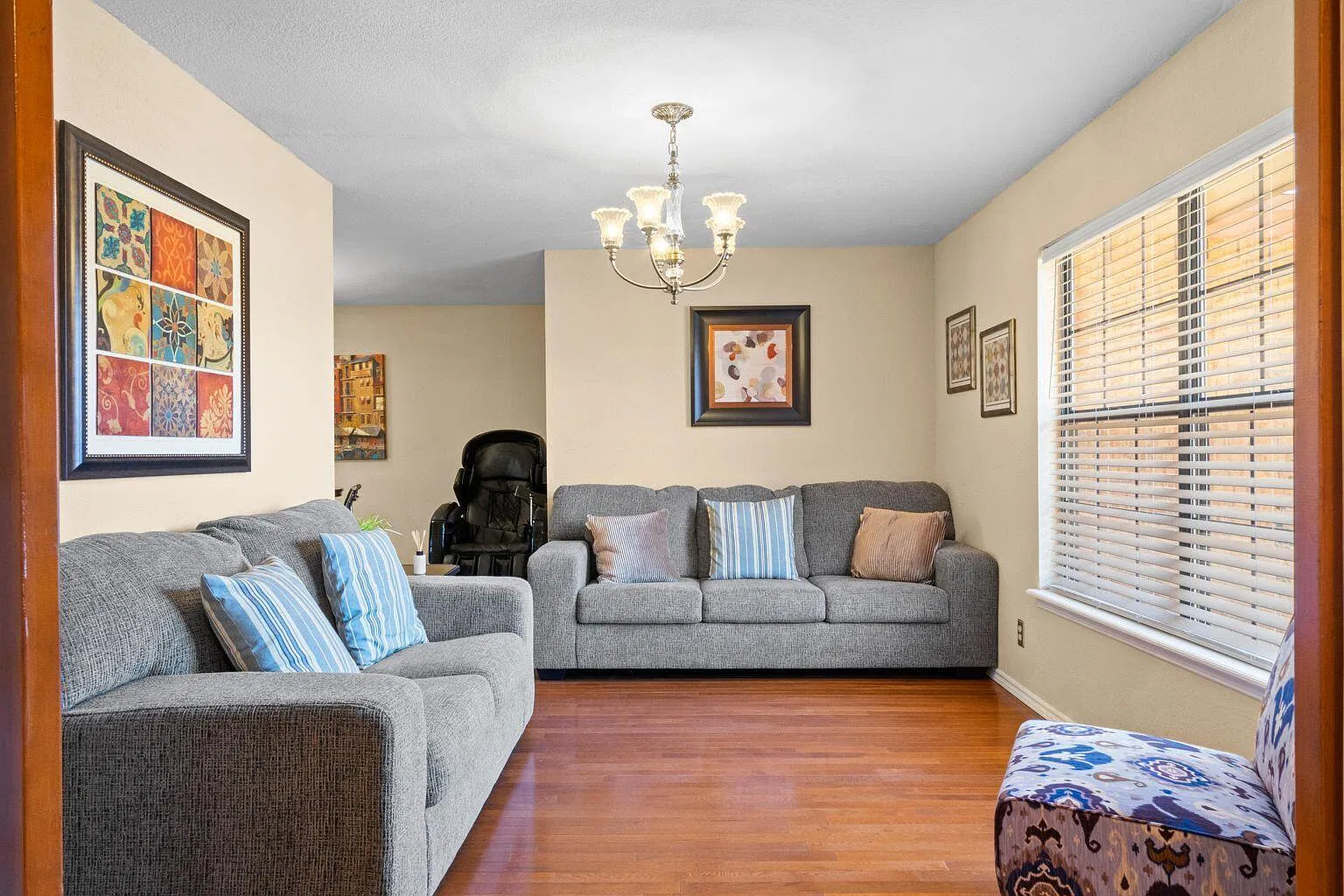 5 bed, 3.0 bath, 2474 sqft, $2,700 — Photo 2