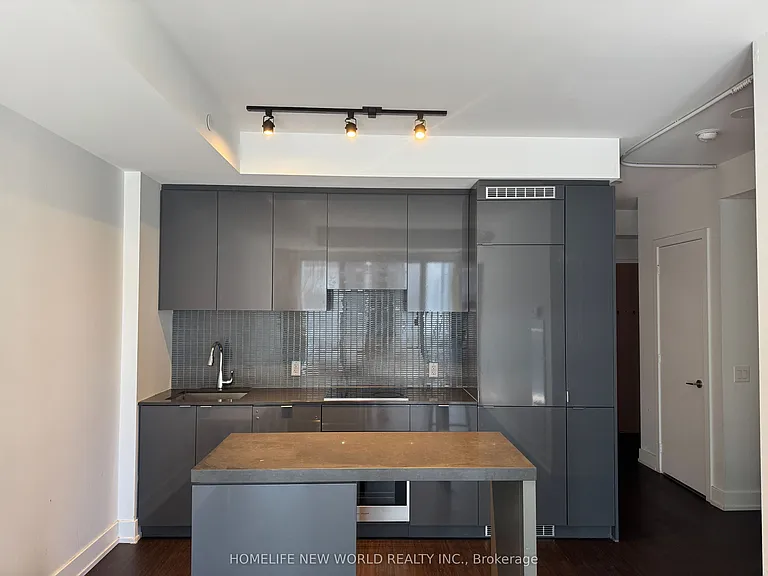 7 Grenville St #1009 — Photo 7