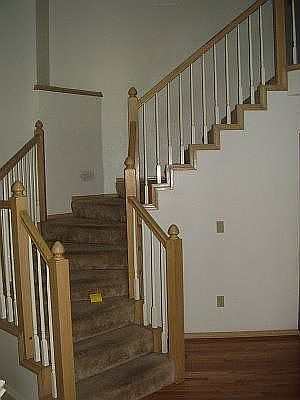 Curving entry staircase