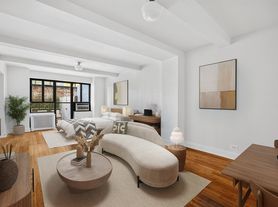 307 E 44th St