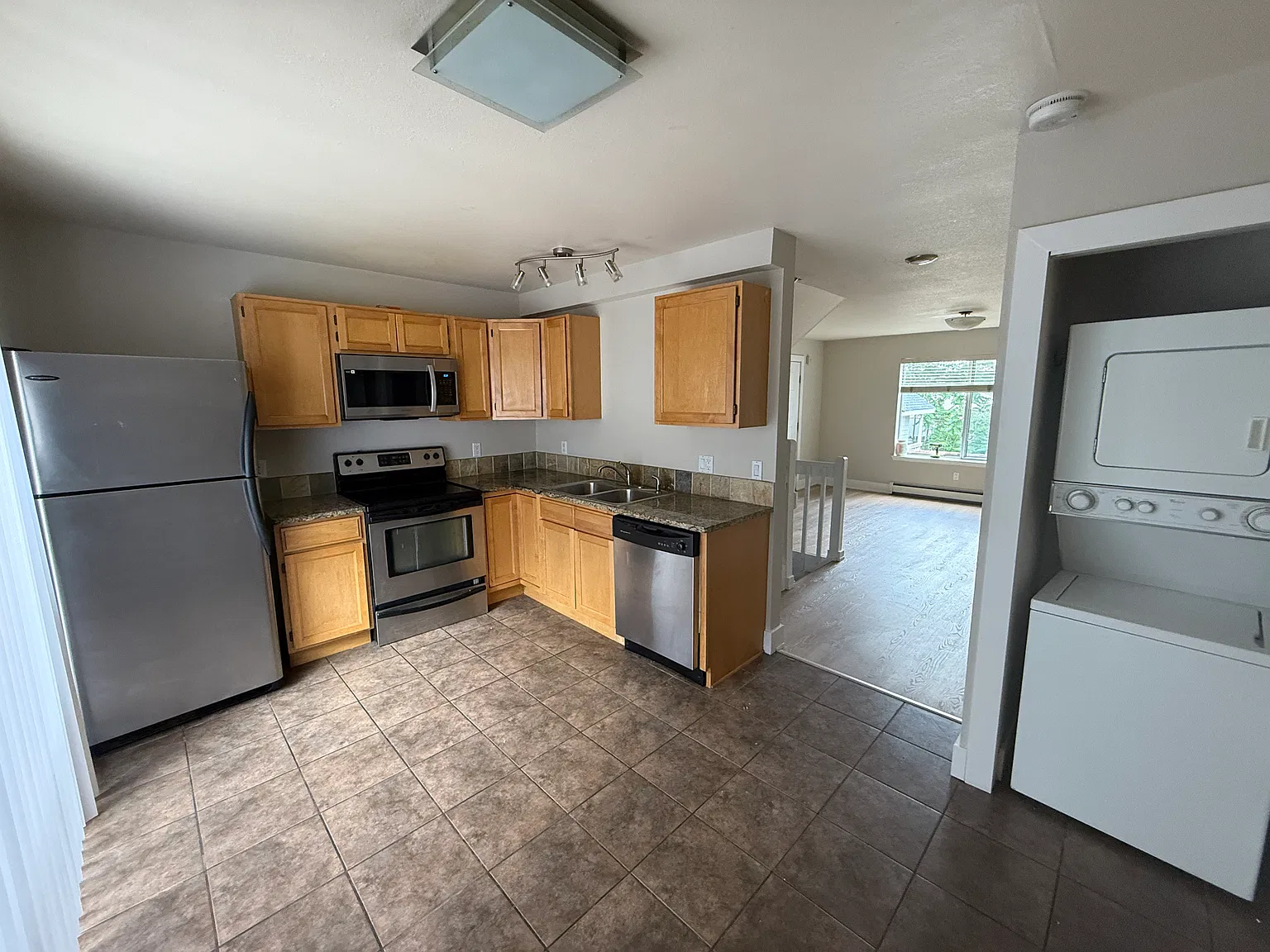 4 bed, 1350 sqft, $5,400 — Photo 4